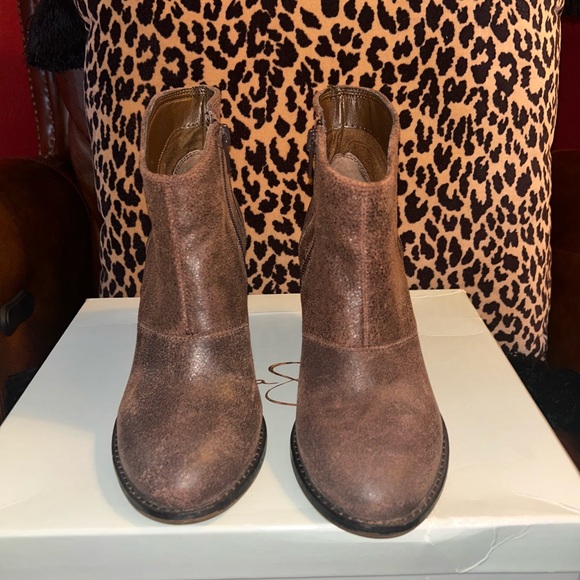 Brown Leather Jessica Simpson Ankle Boots size 6  with box - Picture 1 of 10